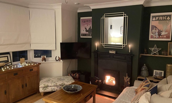 Cheltenham House | Beautiful home, a 10 Minute walk from Cheltenham Racecourse & Town Center