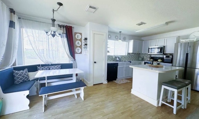 Atascocita House | Beautiful Home Away From Home