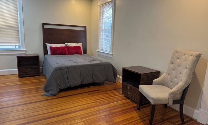 16th Street Heights Bed & Breakfast | Beautiful Home Away from Home: Spacious 5-bedroom house in Washington DC.