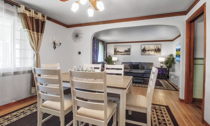 Cheektowaga House | Beautiful Home in Buffalo near Airport with AC, WiFi, 3King Beds & Free Parking