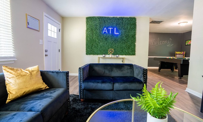 Candler-McAfee House | Beautiful Home in Decatur w/game room. 12 min from Downtown.18 min from Airport