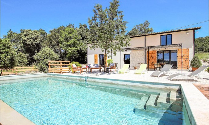 La Garde-Adhemar House | Beautiful Home In La Garde Adhémar With Wifi