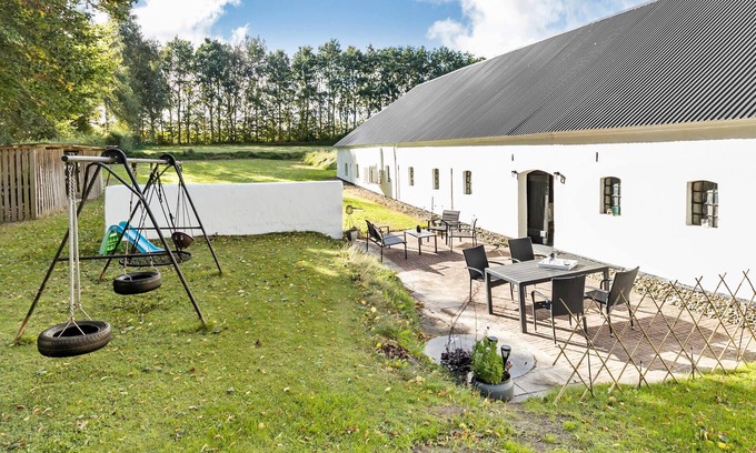 Grenaa House | Beautiful home in Grenaa with WiFi