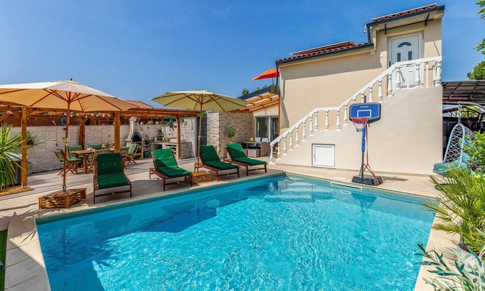 Kavran House | Beautiful home in Kavran with kitchen