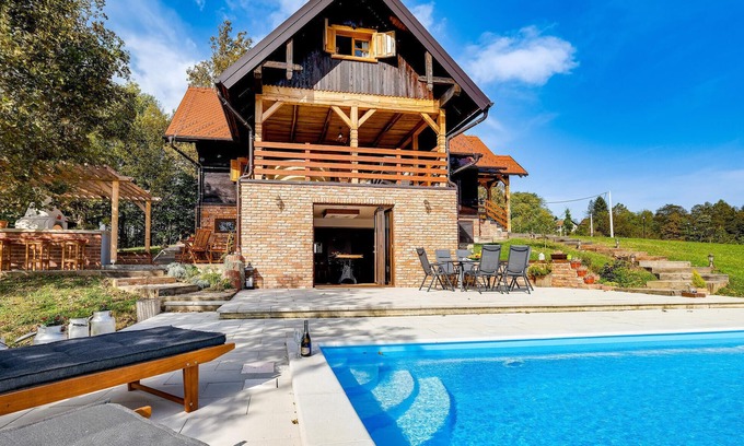 Pisarovina House | Beautiful home in Pisarovina with Wi-Fi