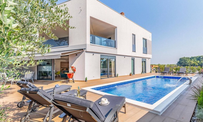 Cervar House | Beautiful home in Porec with kitchen