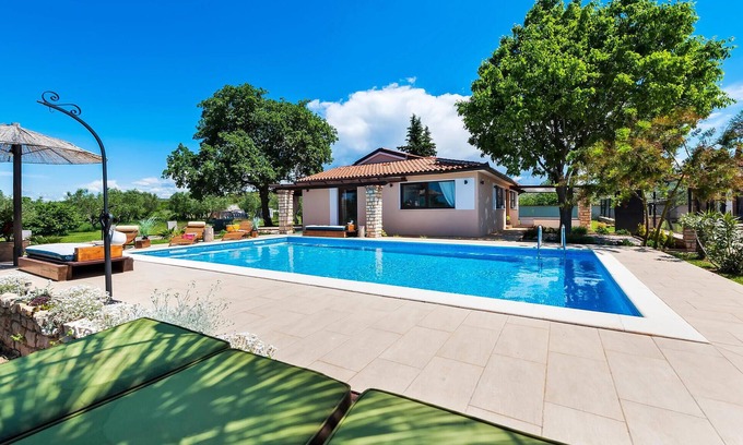 Rovinj House | Beautiful home in Rovinj with WiFi