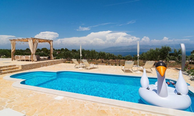 Sutivan House | Beautiful home in Sutivan