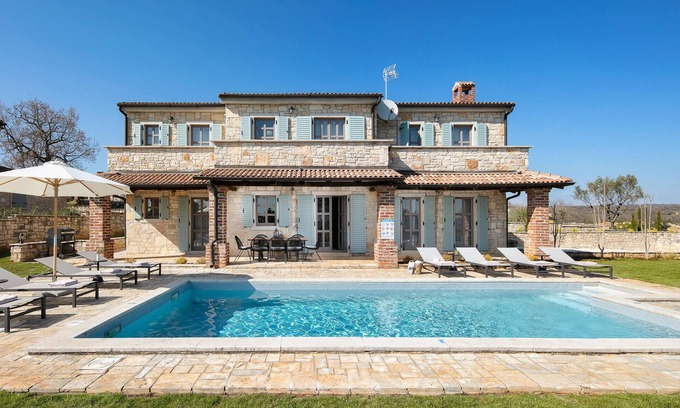 Sveti Lovrec House | Beautiful home in Sv. Lovrec