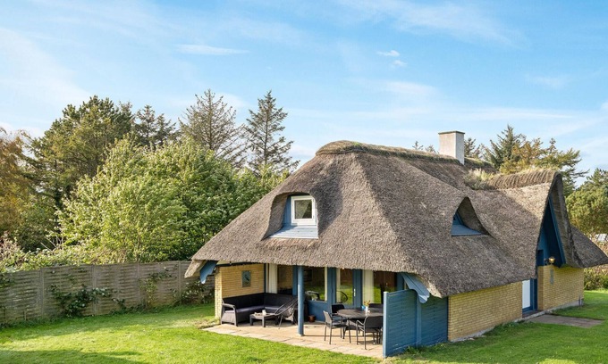 Thyholm House | Beautiful home in Thyholm with WiFi