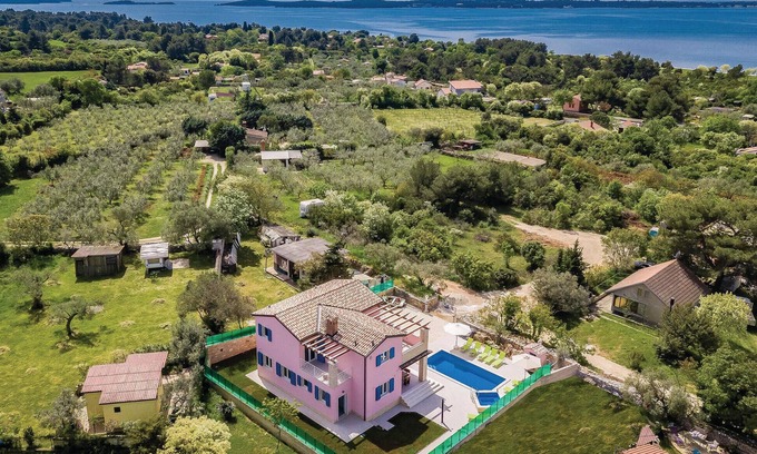 Peroj House | Beautiful home in Vodnjan with kitchen