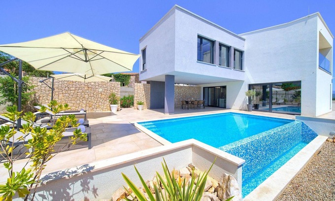 Salatic House | Beautiful home in Vrh with sauna