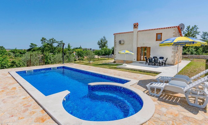 Municipality of Zminj House | Beautiful home in Zminj with kitchen