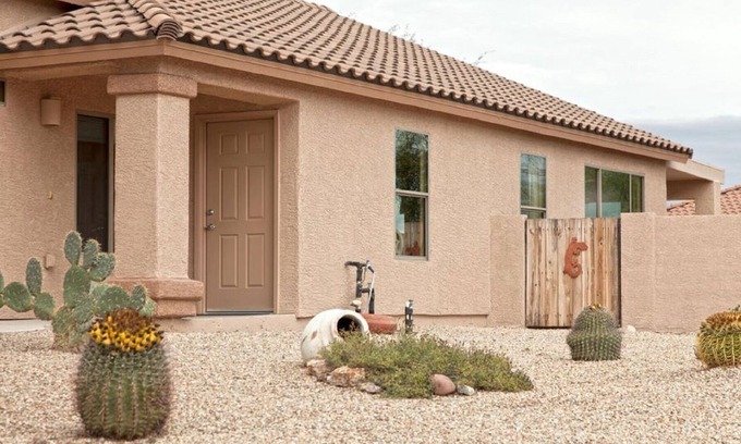 Colonia De Los Alamos House | Beautiful Home w Mtn Views & Garage - Perfect for Snowbirds!!