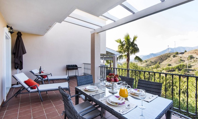 Alhaurin el Grande House | Beautiful House with Pool, Golf Course, Terraces, Wi-Fi and Air Conditioning