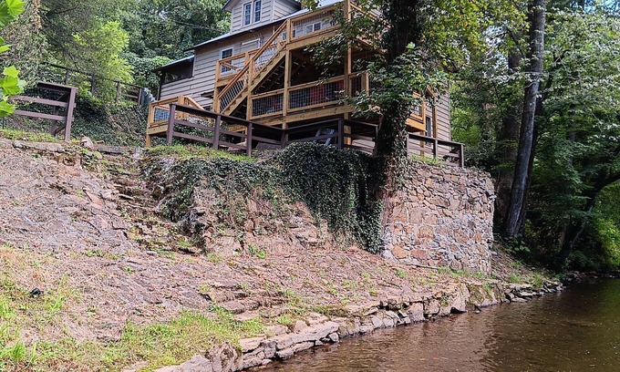 Franklin House | Beautiful House, Phenomenal View!