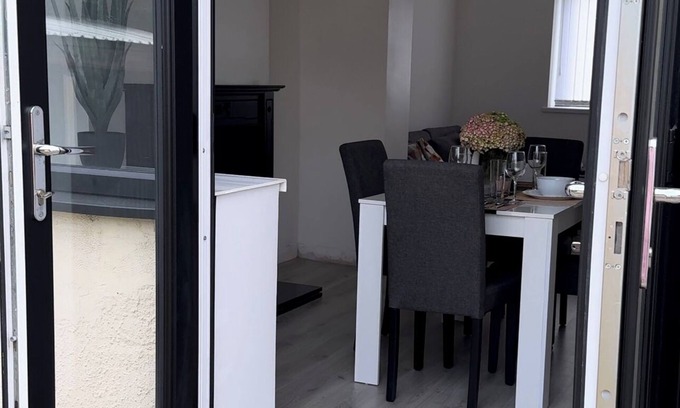 Warrington House | Beautiful house with contemporary interior in Warrington