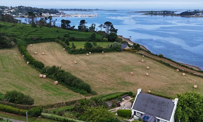 Landeda House | Beautiful house with incredible sea view over Aber Wrach