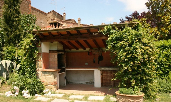 Castiglion Fiorentino Apartment | Beautiful apartment for 4 people with WIFI, pool, TV, pets allowed and parking, close to Cortona