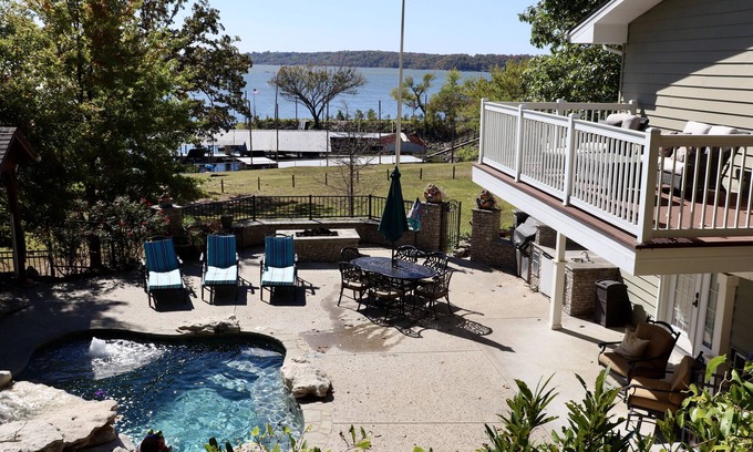 Wagoner House | Beautiful Lakefront Villa with Private Pool, hot tub, No more than 12 people
