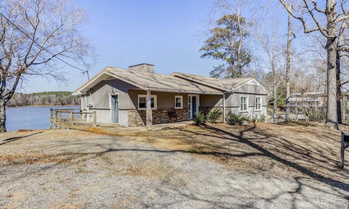 Alexander City House | Beautiful Lakehouse conveniently situated close to hwy 280