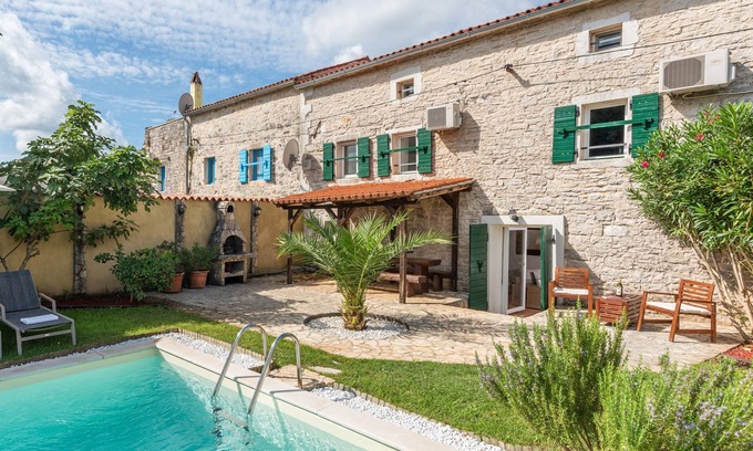 Stifanici House | Beautiful large stone house with pool and garden, near Porec and the sea