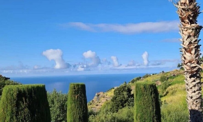 Lombo do Doutor House | Beautiful large property with private pool