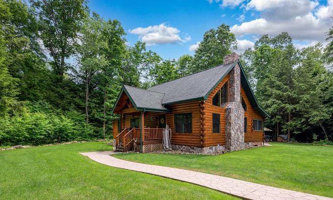 Turkey City Cabin | Beautiful Log Cabin on 17 Acres in NW Pennsylvania w/Hot Tub