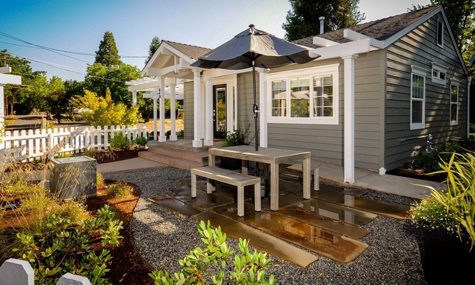 Jacksonville House | Beautiful Luxury Cottage. Walk To It All!