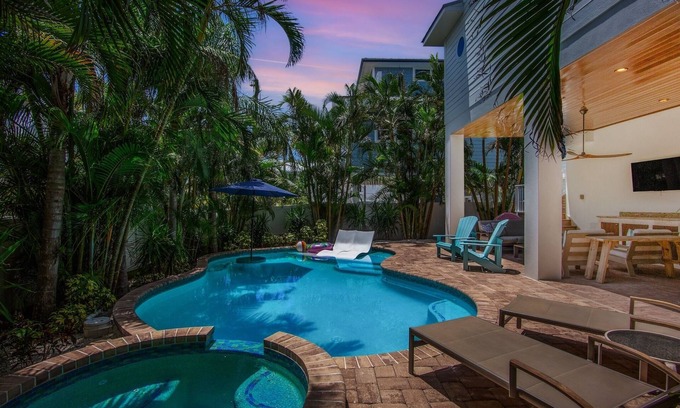 Ilexhurst House | Beautiful luxury home! Pool, rooftop deck, steps from the beach!