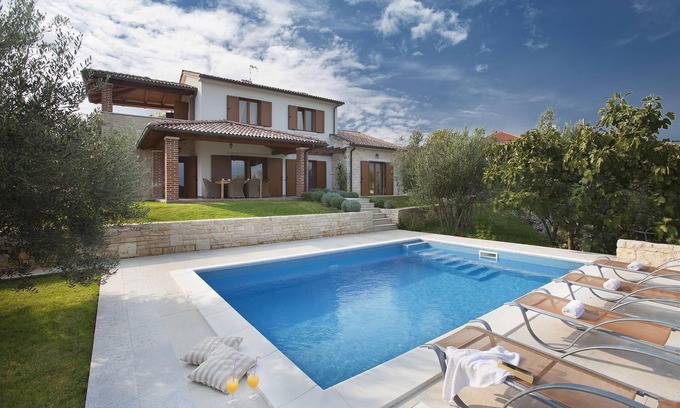 Suzan Villa | Beautiful Luxury Villa Maria with a swimming pool, near the Sea