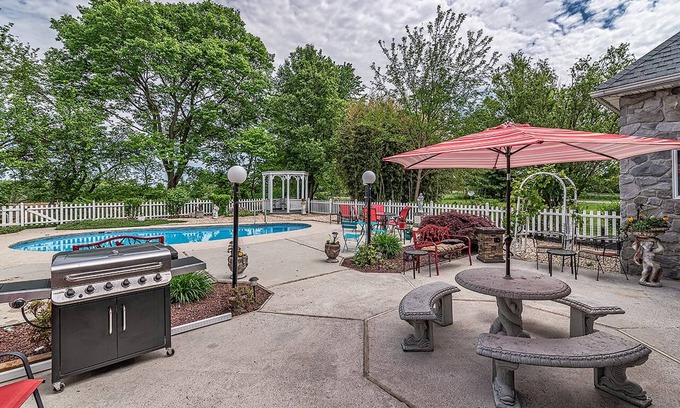 Zullinger Villa | Beautiful Mansion in the Country & Wedding Venue