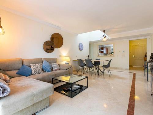 Marbella Apartment | Beautiful Marbella Apartment with Lovely Terrace Pass the Keys