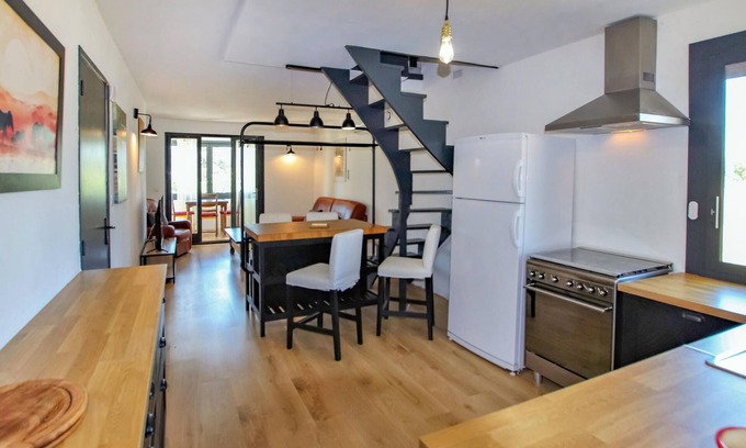 Reauville Apartment | Beautiful modern apartment with simple interior and neat decoration.