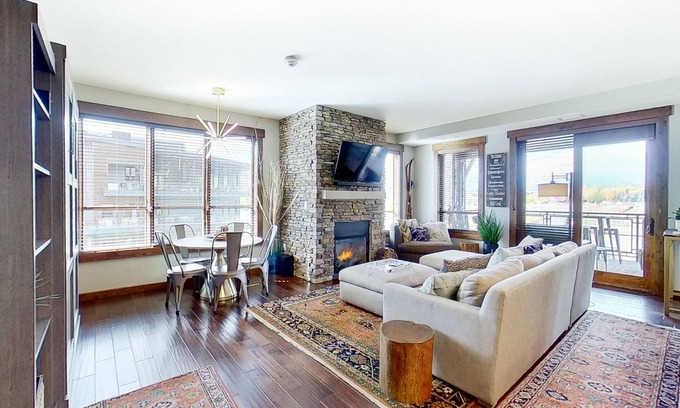 Steamboat Springs Condo | Beautiful Mountain Condo Near Ski Resort w/Shared Pool/Hot Tub, WiFi, AC, & W/D