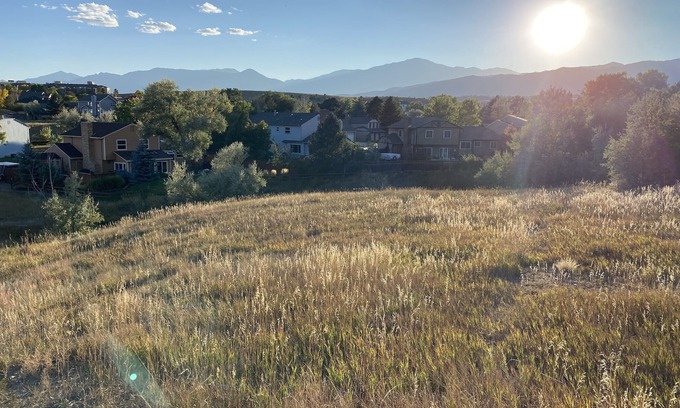 Rockrimmon House | Beautiful Mountain Views Nearn Hiking & Biking Trails + Foosball Table