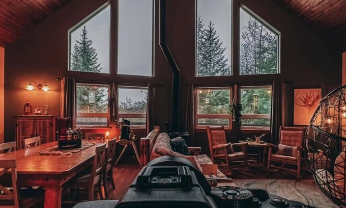 Questa Woods Cabin | Beautiful Mountain Chalet w/hot tub