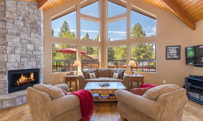 Munds Park Cabin | Beautiful Mountain Retreat nestled in the scenic Ponderosa Pines of Munds Park