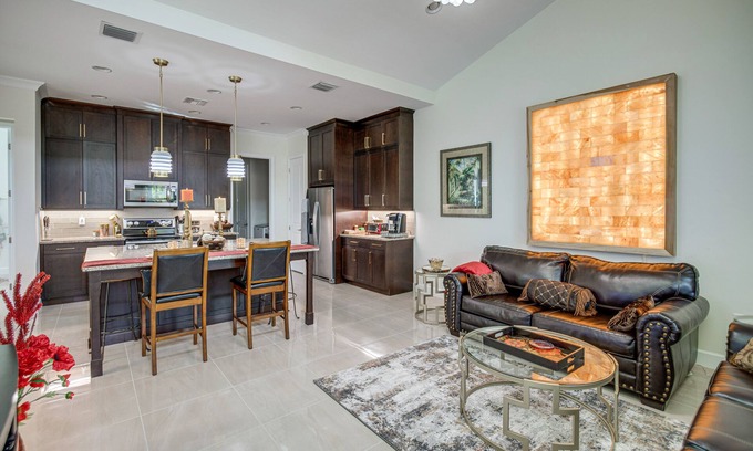 Naples Cottage | Beautiful Naples Getaway w/Pool Access!