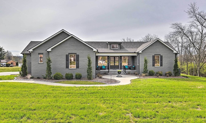 Nashville House | Beautiful Nashville Home Near Downtown w/Hot Tub!