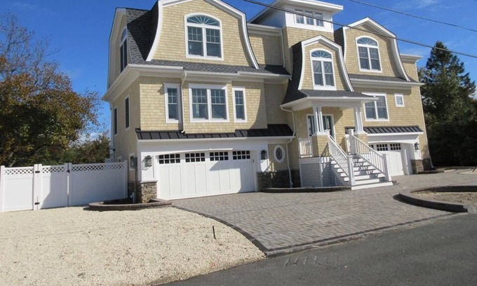 Loveladies House | Beautiful new home with pool in Loveladies