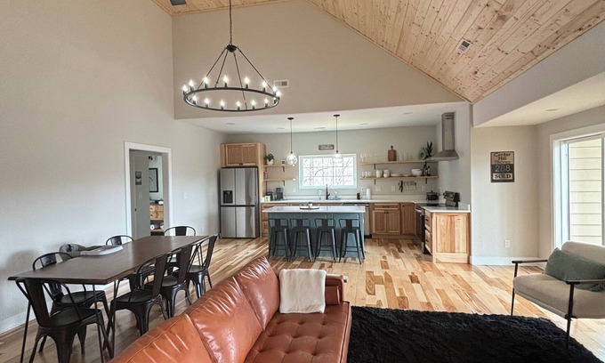 Smithville House | Beautiful newly built Center Hill Lake retreat. Minutes to the marinas.