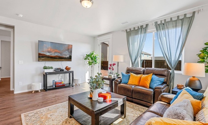 Bellemont House | Beautiful, Newly Built Home with Central A/C !