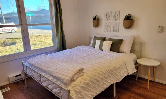 Madison Apartment | Beautiful, Newly-Renovated 1-Bedroom Apartment in Madison