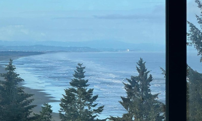 Westhaven-Moonstone Apartment | Beautiful Ocean View Apartment by Moonstone Beach