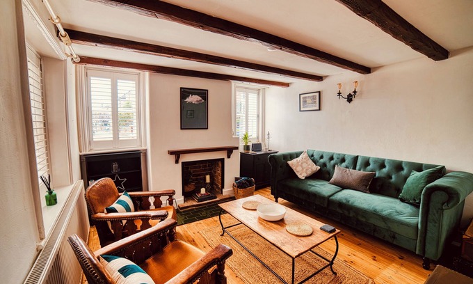 Eastbourne Cottage | Beautiful old Cottage near the sea now booking for Winter