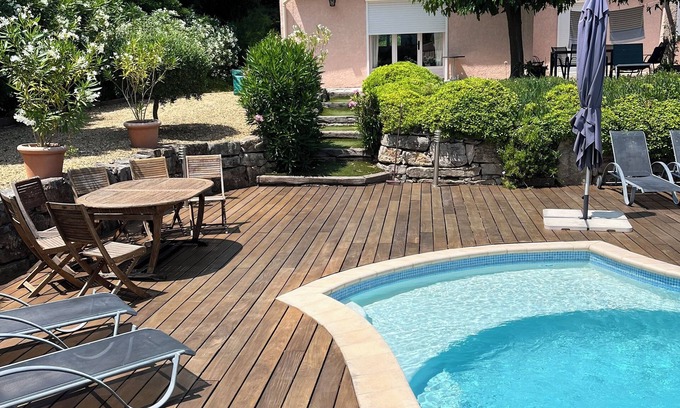 Preconil Villa | Beautiful peaceful flowered villa 8 km from the sea.