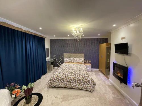 Slough House | Beautiful place to live near Heathrow Windsor Legoland & Free Parking Onsite