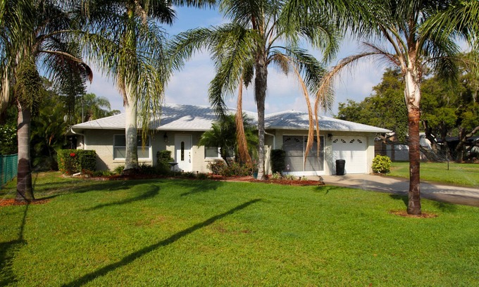 Sylvan Shores House | Beautiful Pool House In Lake Placid/Free WiFi/Pet Friendly/Pool