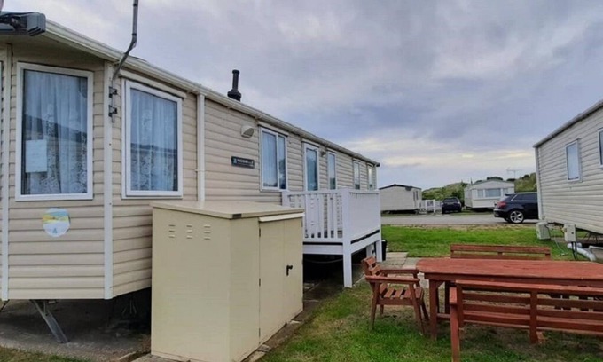 Llanasa House | Beautiful PRESTIGE 3 bedroom caravan